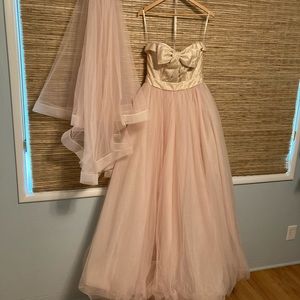 Vera Wang White Collection wedding dress and veil. size 8,new with tags.